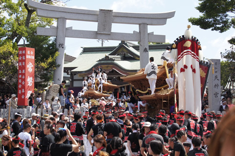 岸和田天神宮に宮入り