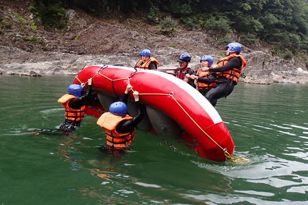 ラフティングの様子
