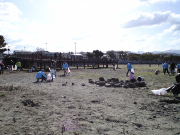 ごみ拾いの様子